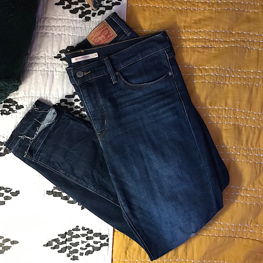NWOT Levi’s 311 Shaping Skinny Ripped Jeans